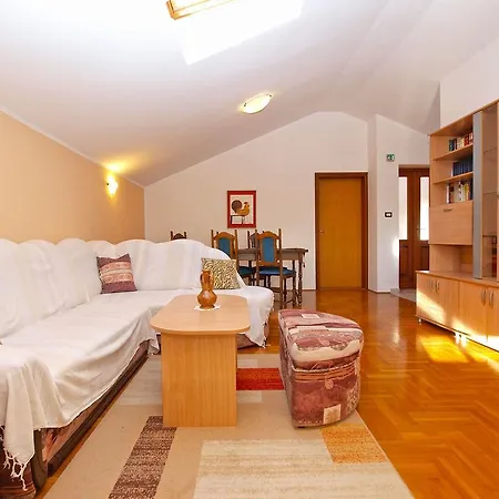 Cvetana 1213 Apartman